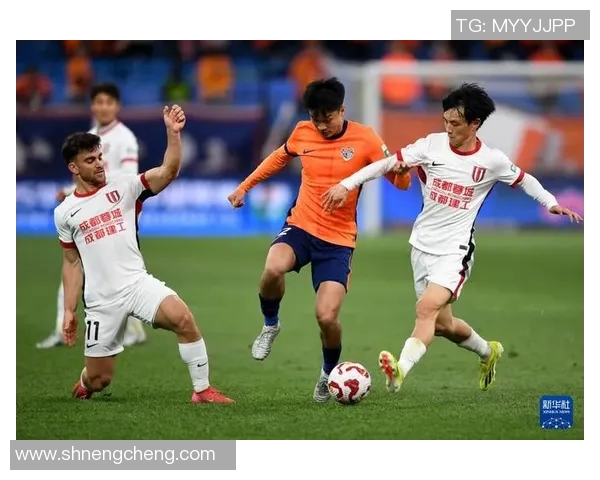 成都足球队意识争议引发热议球迷与专家观点碰撞激烈 成都足球队意识争议引发热议球迷与专家观点碰撞激烈