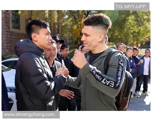 足球明星慷慨捐款助力中国发展送上美好祝福与希望 足球明星慷慨捐款助力中国发展送上美好祝福与希望